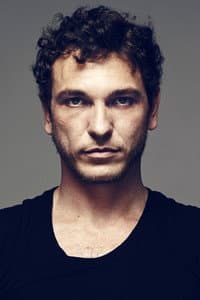 Romain Levi in Les Orphelins