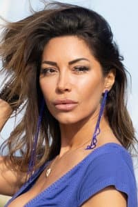 Vittoria Divine in Housewives Horny for More