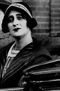 Alicia Arango de Mejía in Bajo el cielo antioqueño