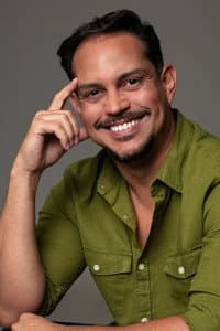 Léo Patrocínio in É Quase Verdade