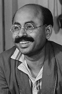 Santosh Dutta in Ogo Bodhu Shundori