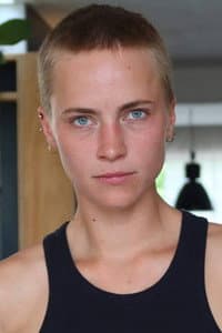 Beate Uma Haije in Dorsvloer vol confetti