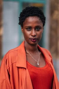 Aminata Demba in Klette