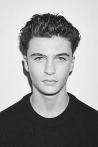 Malik Frikah in Nana