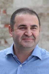 Şafak Sezer in Yaşar Ne Yaşar Ne Yaşamaz