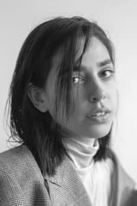 Talia Lynne Ronn in Unconditional