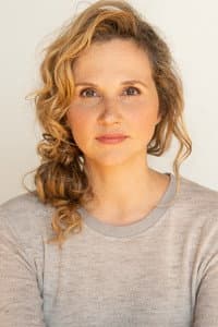 Caroline Bouchard in Miss Météo