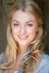 Mikaela Bisson in Albatross