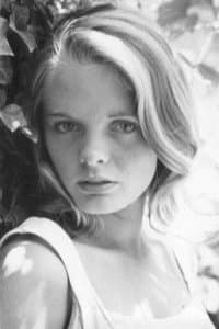 Julie Mannix in Escape from Bogen County