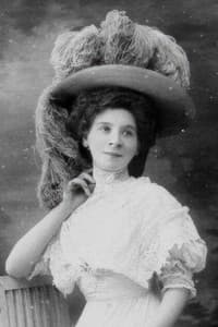 Suzanne Goldstein in La petite fonctionnaire