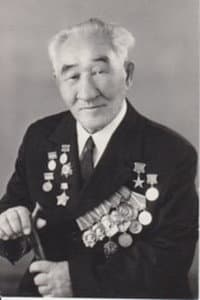 Serke Kozhamkulov in Поэма о любви
