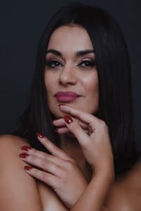 Ana Cláudia Vaz in Close