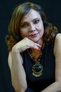 Perla de la Rosa in Por encima del abismo de la desesperación