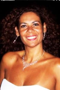 Loren Acuña in El hombre de al lado