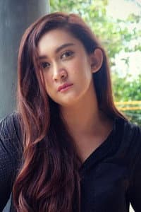 Nafa Urbach in Mangga Muda