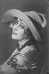 Lyubov Dmitriyevskaya in Сердца четырёх