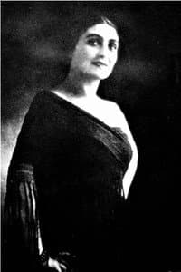 Tamar Chavchavadze in Дина Дза-Дзу