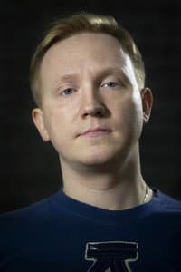 Artem Mazunov in Новый год отменяется!