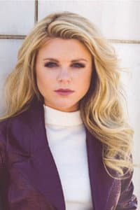 Bailey De Young in Faking It