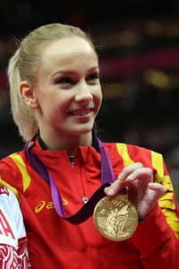 Sandra Izbașa in Faci sau taci