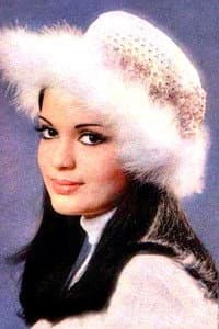 Zeenat Aman in Paapi