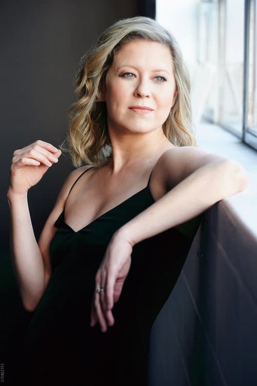 Nicole Underhay foto