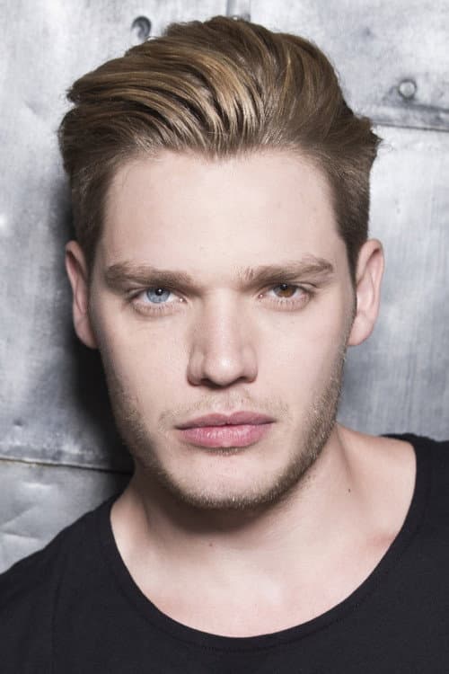 Dominic Sherwood foto
