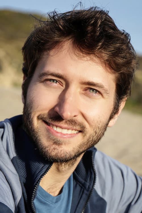 MacLeod Andrews foto