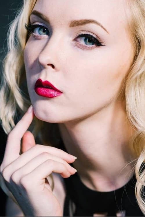 Tara Nichol Caldwell foto