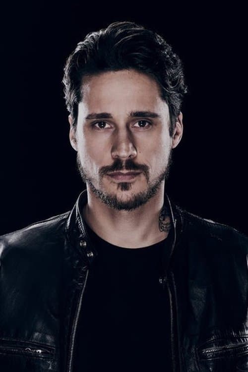 Peter Gadiot foto