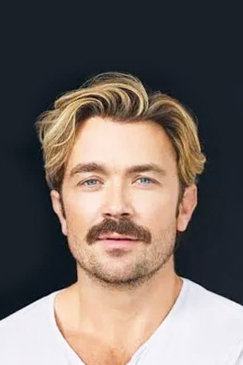 Emrhys Cooper foto