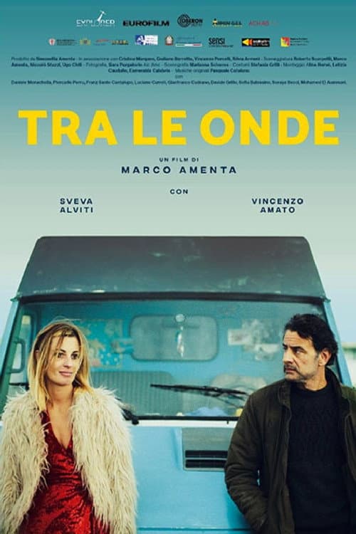 Tra le onde (2022) poster
