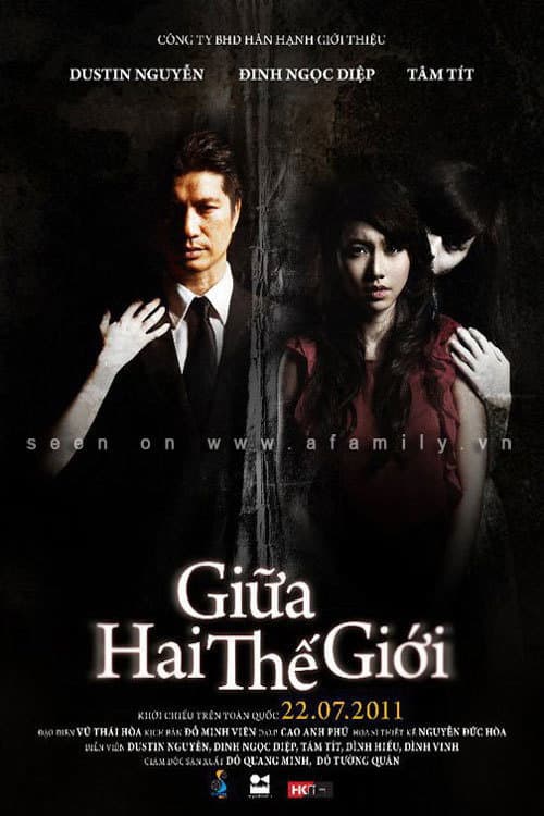 Giữa hai thế giới (2011) poster