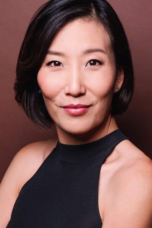 Esther K. Chae foto