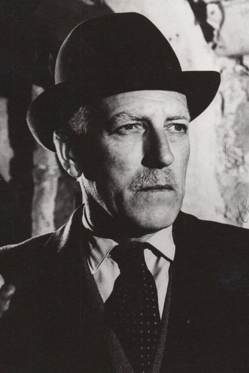 Cyril Luckham foto