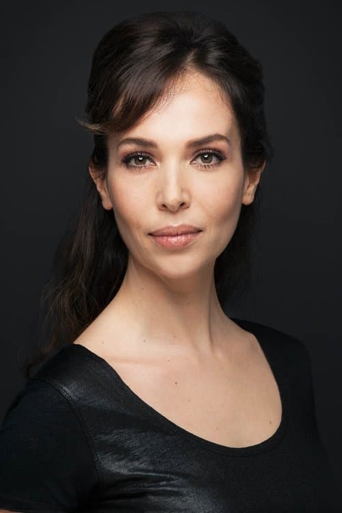Esra Ronabar foto