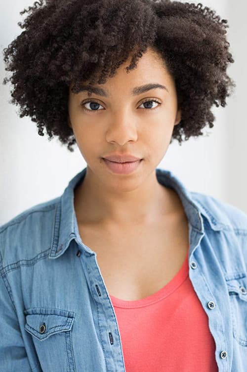 Paige McGhee foto