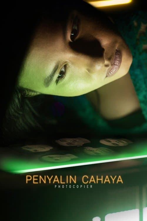 Penyalin Cahaya (2021) poster