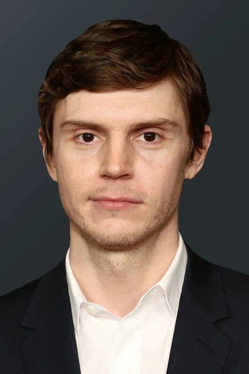Evan Peters foto