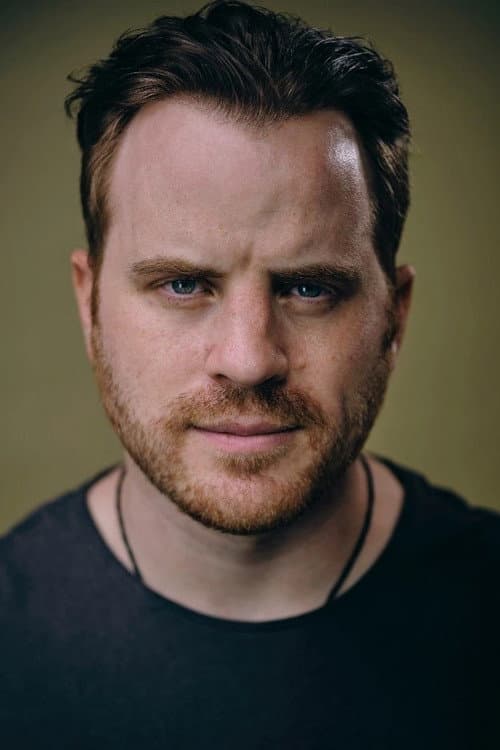 Robert Kazinsky foto