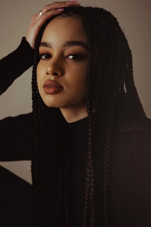 Mikaela Neaze Silva foto