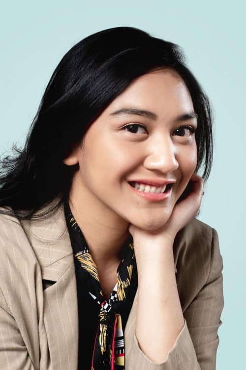 Putri Tanjung foto