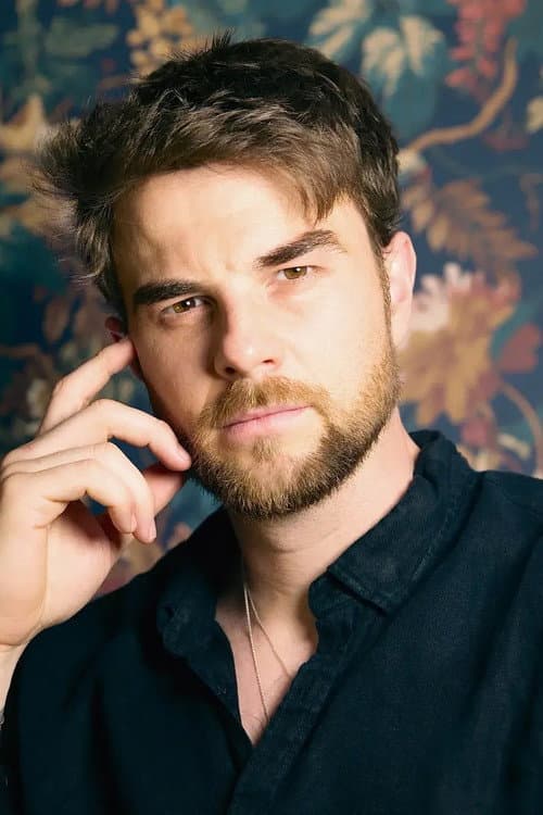 Nathaniel Buzolic foto