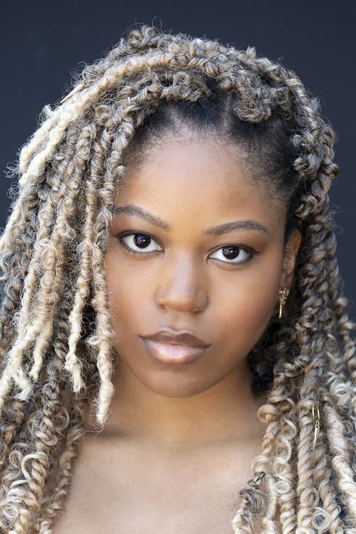 Riele Downs foto