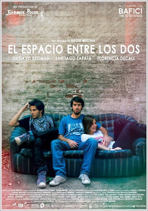 El espacio entre los dos (2012) poster