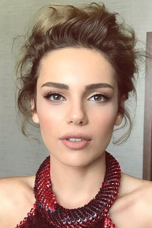 Yağmur Tanrısevsin foto