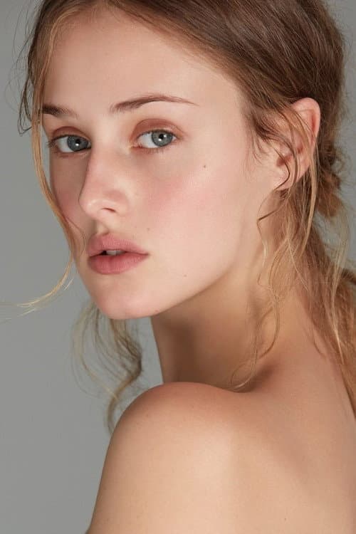 Anna van Patten foto
