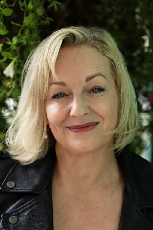 Christine Tremarco foto