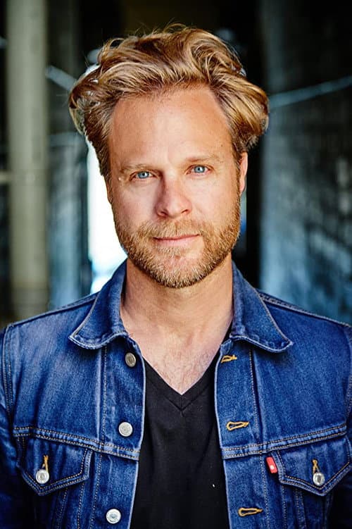 Julian Garner foto