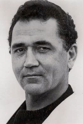 Macka Foley foto
